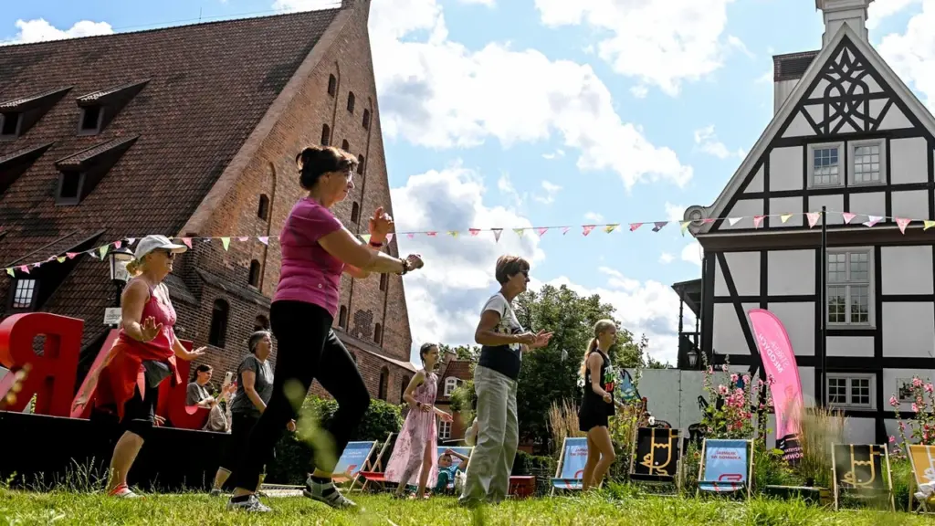 Full Moon Flow w Gdańsku: Joga i rejs katamaranem 24 sierpnia