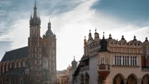 Kościół Mariacki na Rynku Głównym w Krakowie w świetle słonecznym